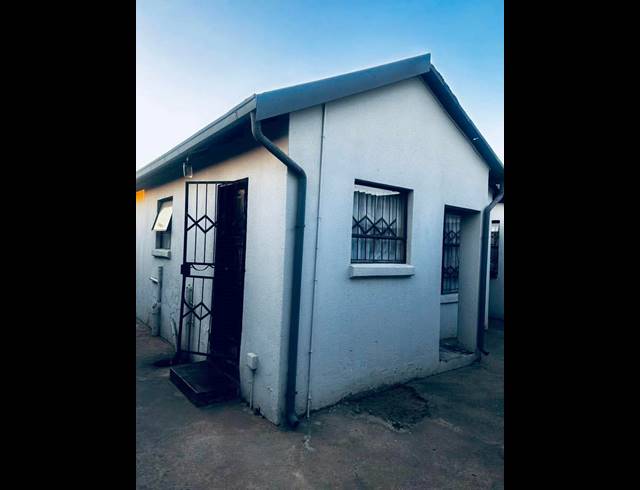 8 BEDROOM FREESTANDING FOR SALE IN BIRCH ACRES